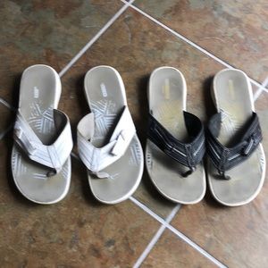 2 pair Clarks flip flop size 9